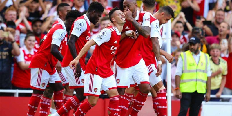 CLB Arsenal: Lịch sử huy hoàng của Pháp thủ thành London 2 Màu áo đặc trưng của đội bóng